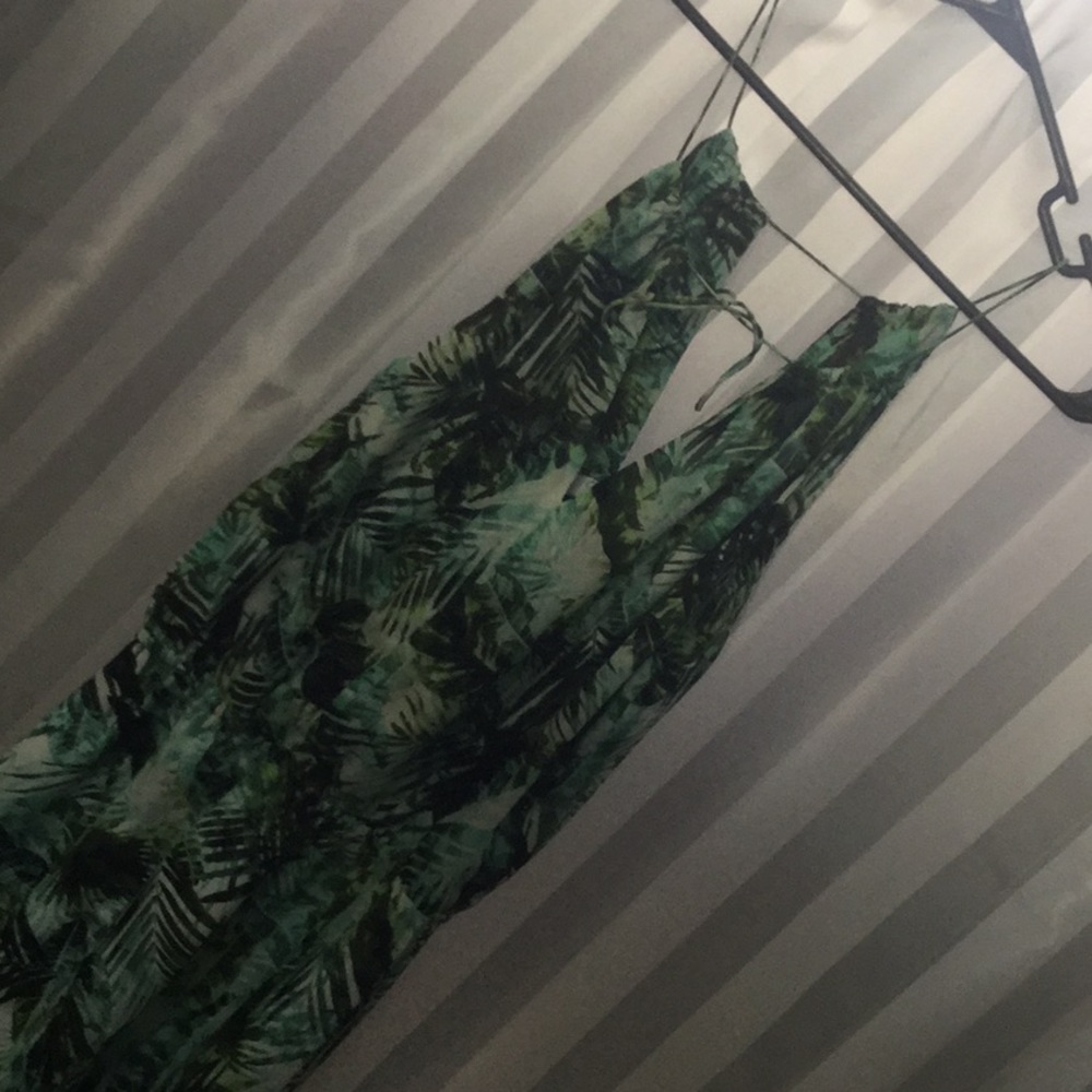 Gorgeous dress!! Multi green colors!